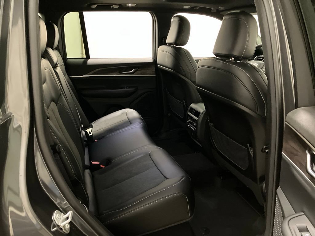 New 2026 Baltic Gray Metallic Clear-Coat Exterior Paint Jeep Laredo Altitude image 20