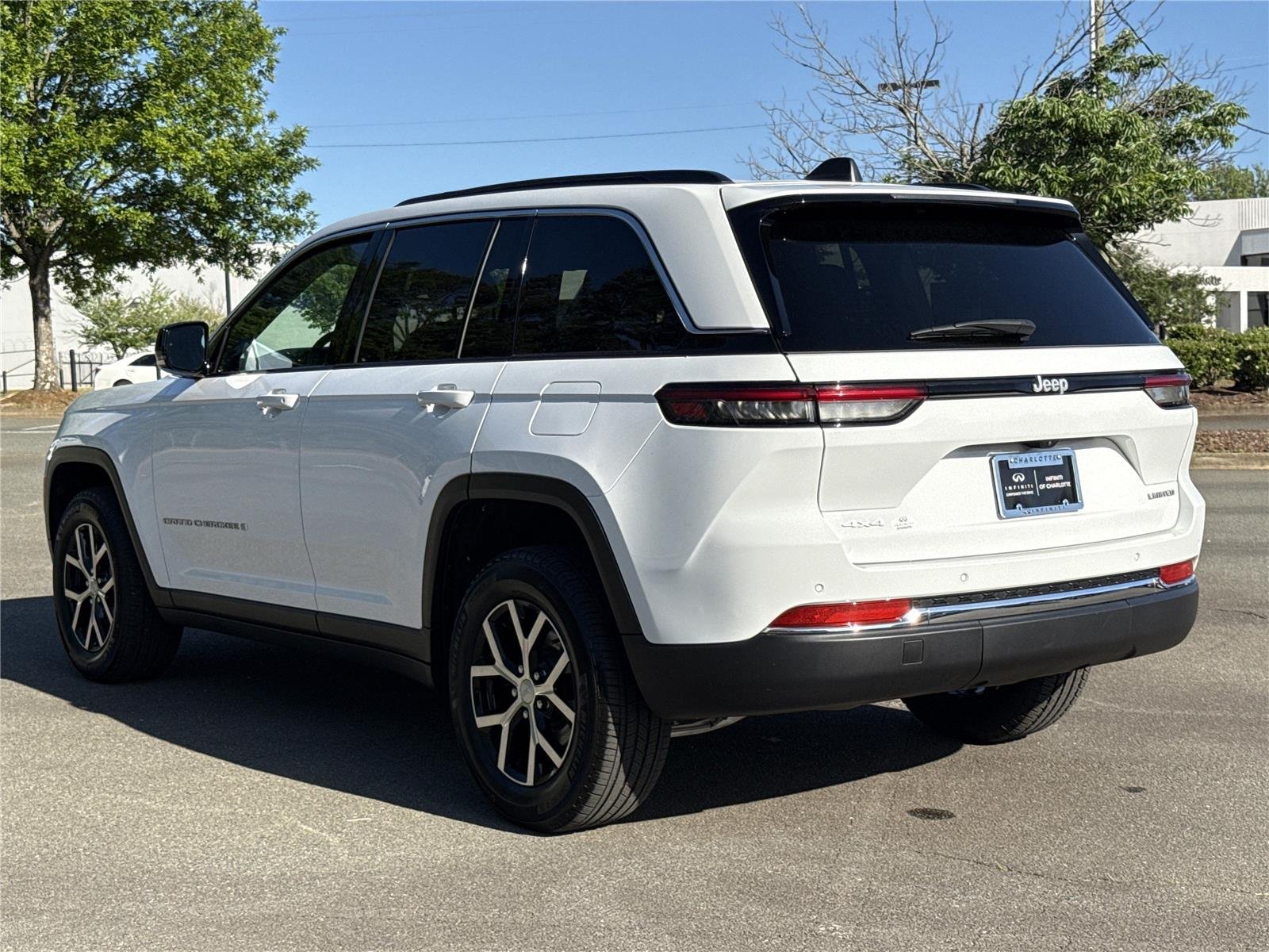 Used 2024 Bright White Clearcoat Jeep Limited image 22