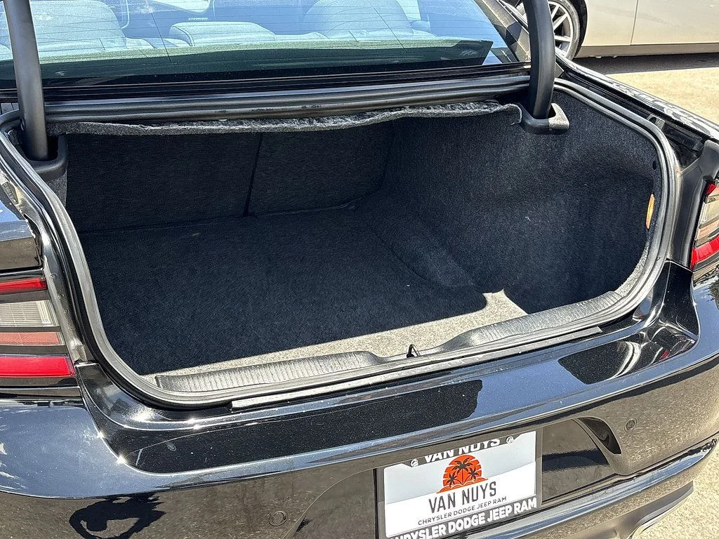 Used 2022 Black Dodge SXT image 26