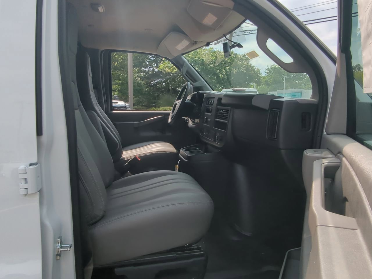 2025 GMC Savana Cargo Work Van - Photo 24