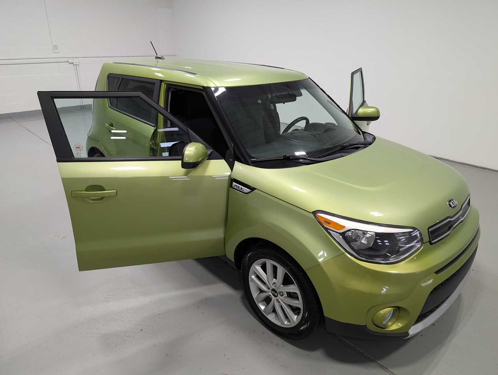 Used 2017 Alien II Kia + image 16