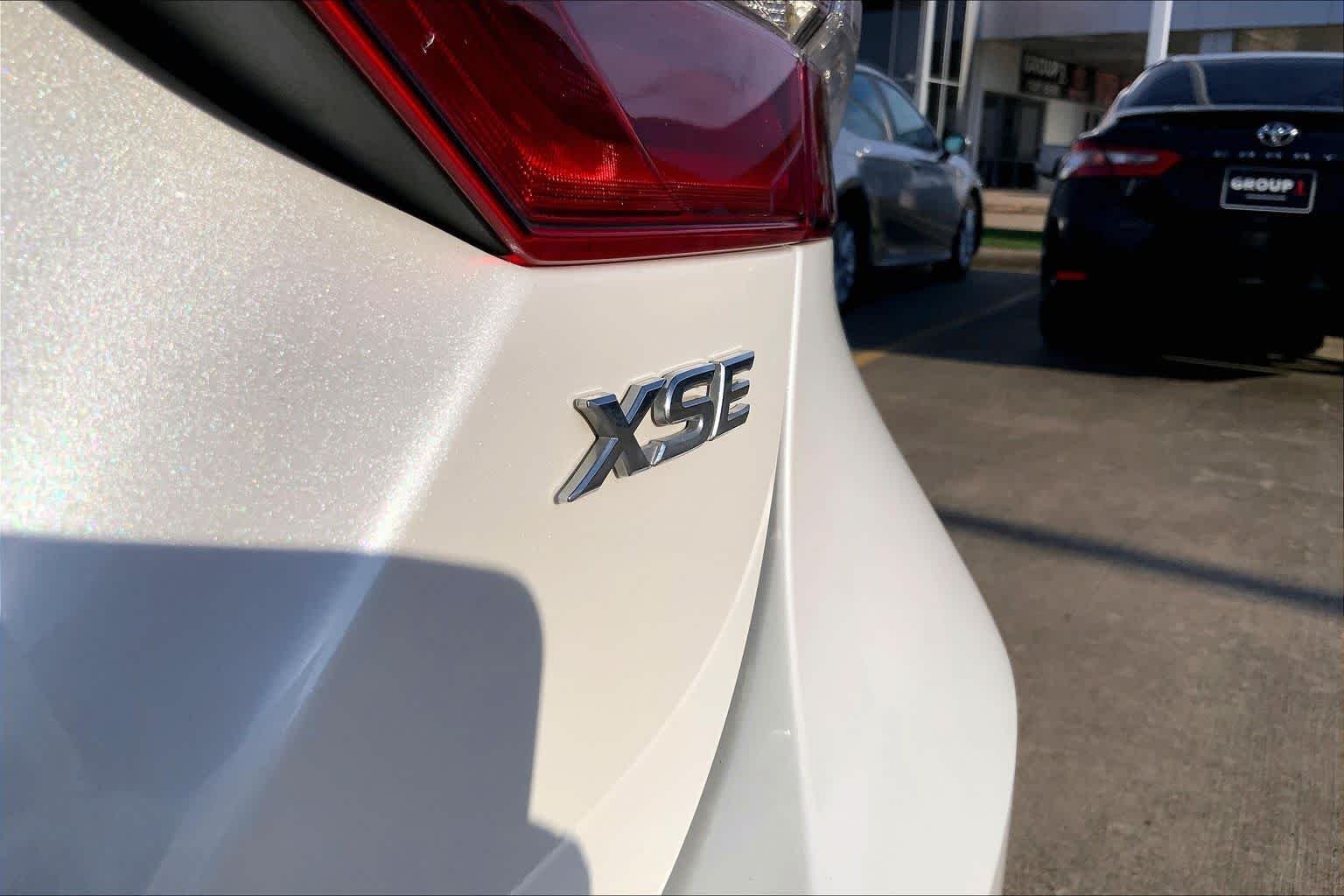 Used 2019 Wind Chill Pearl Toyota XSE image 10