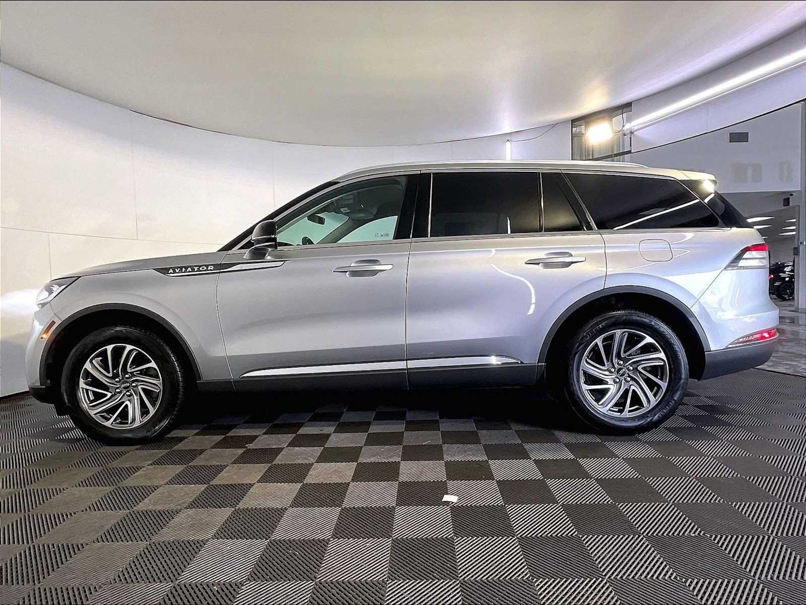 Pre-Owned 2021 Lincoln Aviator Standard