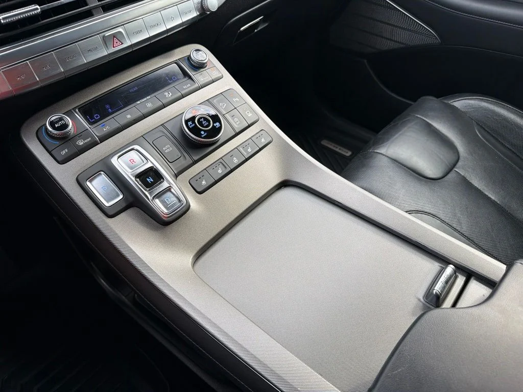 Used 2021 White Hyundai Calligraphy image 15