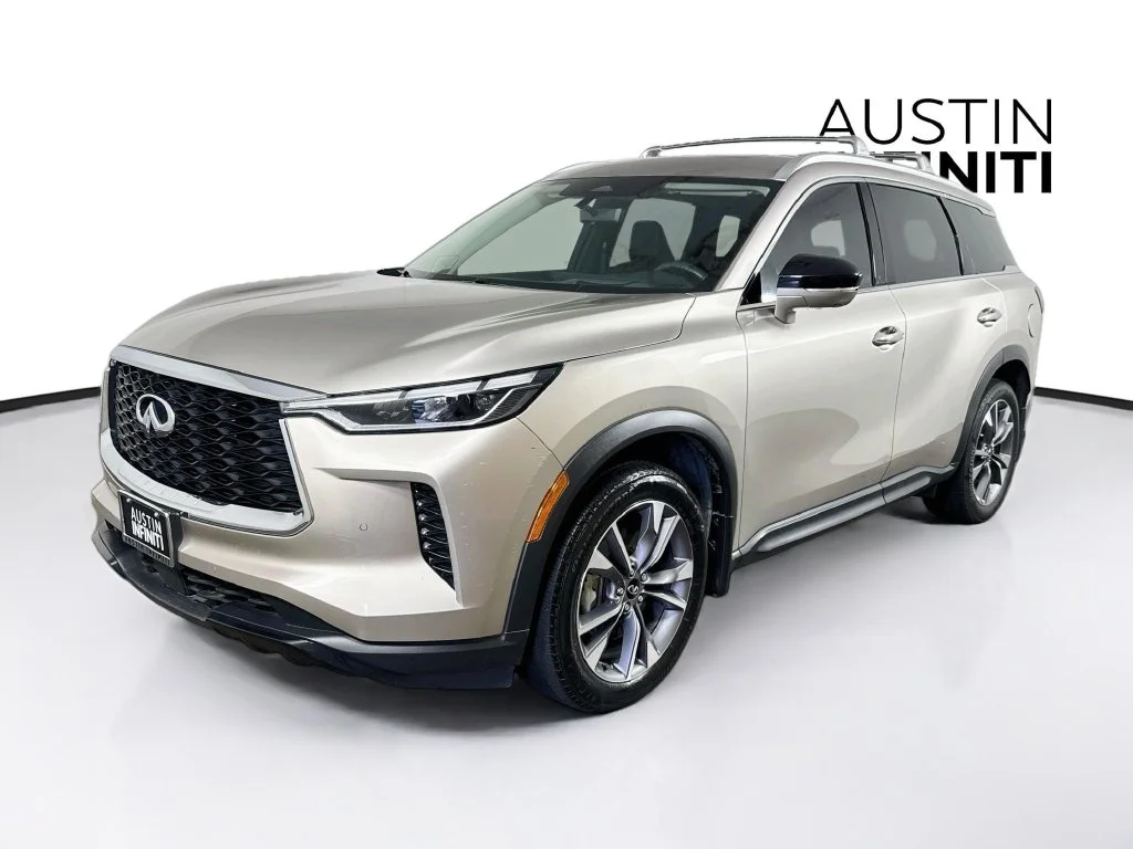 Certified Used 2024 Silver INFINITI LUXE image 5