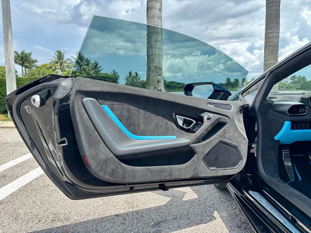 Used 2024 Nero Noctis Metallic Lamborghini  image 17
