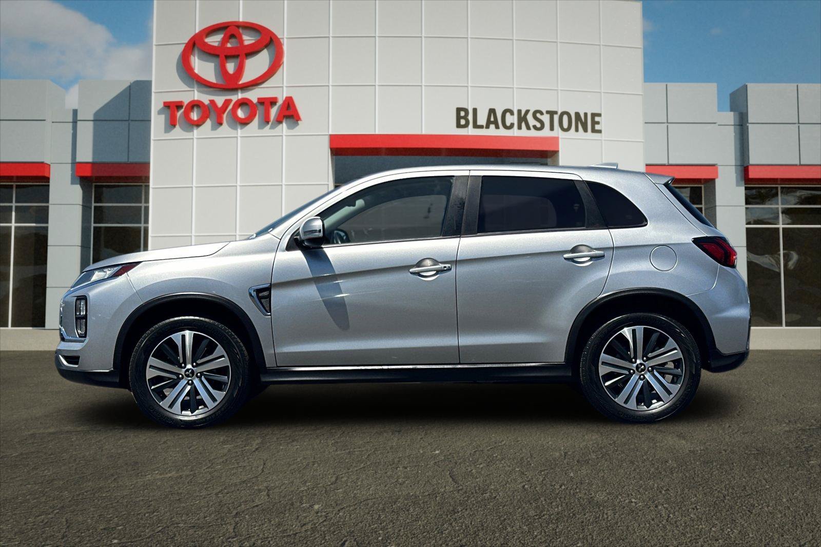Used 2021 Alloy Silver Metallic Mitsubishi SE image 6