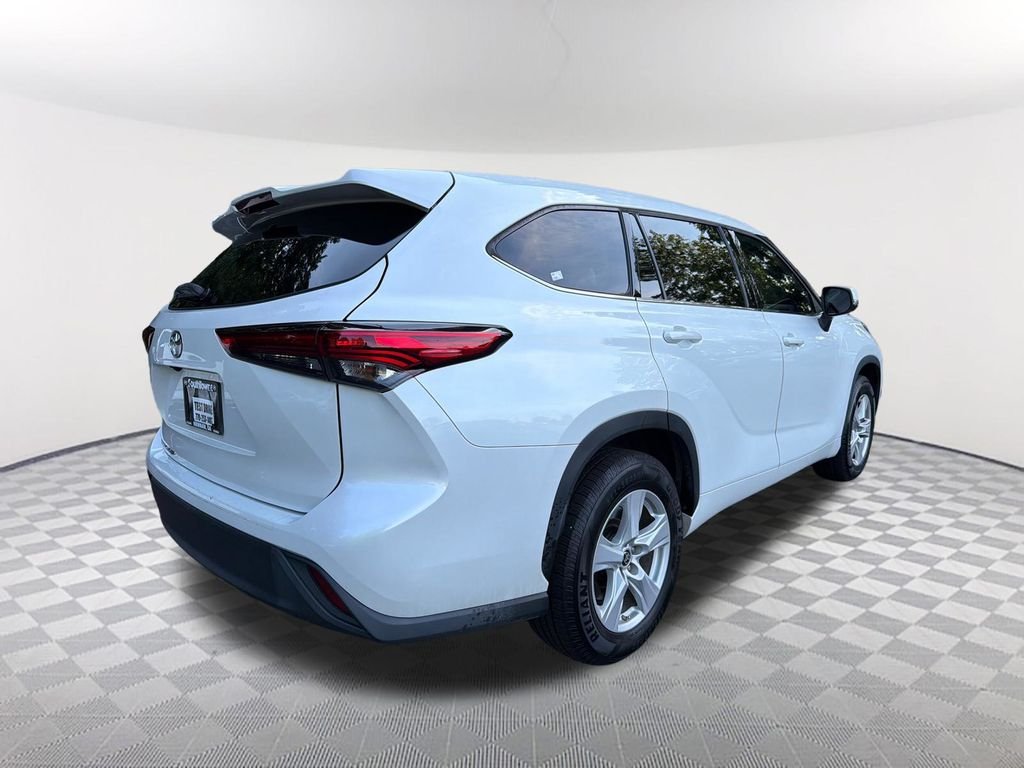 Used 2022 Beige Toyota L image 5