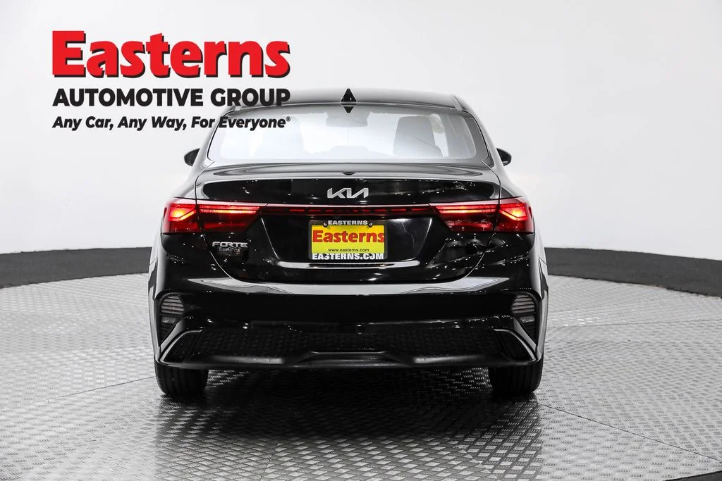 Used 2022 Black Kia LXS image 6