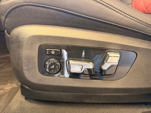 Used 2024 Skyscraper Gray Metallic BMW M60i image 16