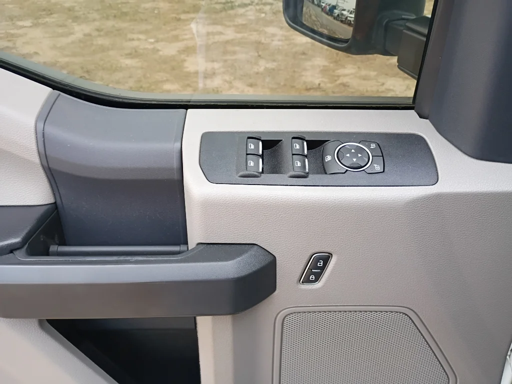 Used 2022 Oxford White Ford XL image 21