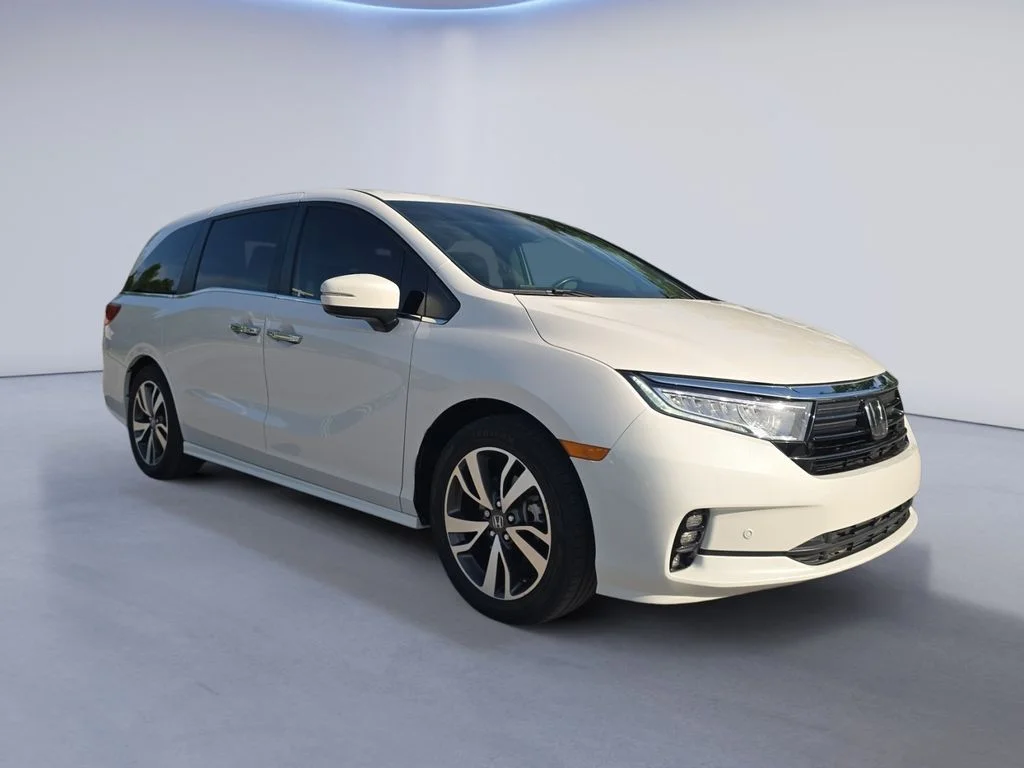 Used 2023 Platinum White Pearl Honda Touring image 8