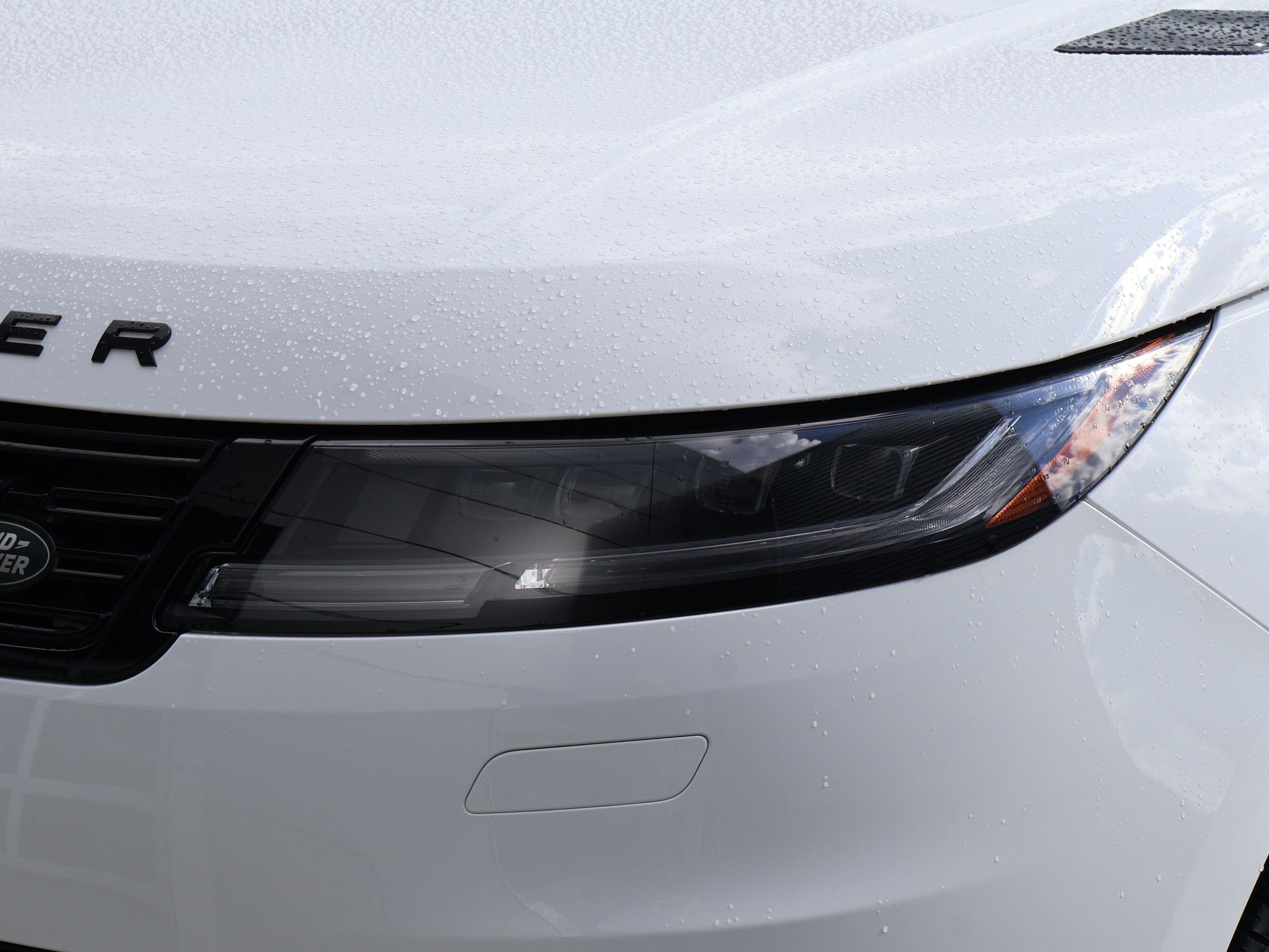 Certified Used 2025 Fuji White Land Rover Autobiography image 10
