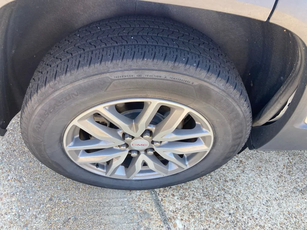 Used 2017 White GMC SLE-2 image 30