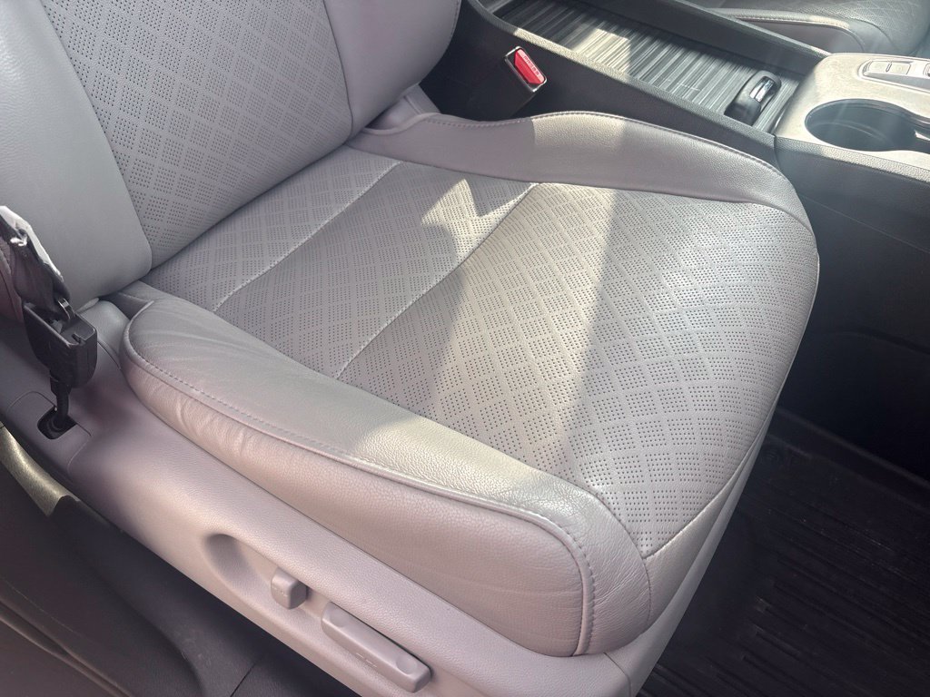 Used 2019 Gray Honda EX-L image 29