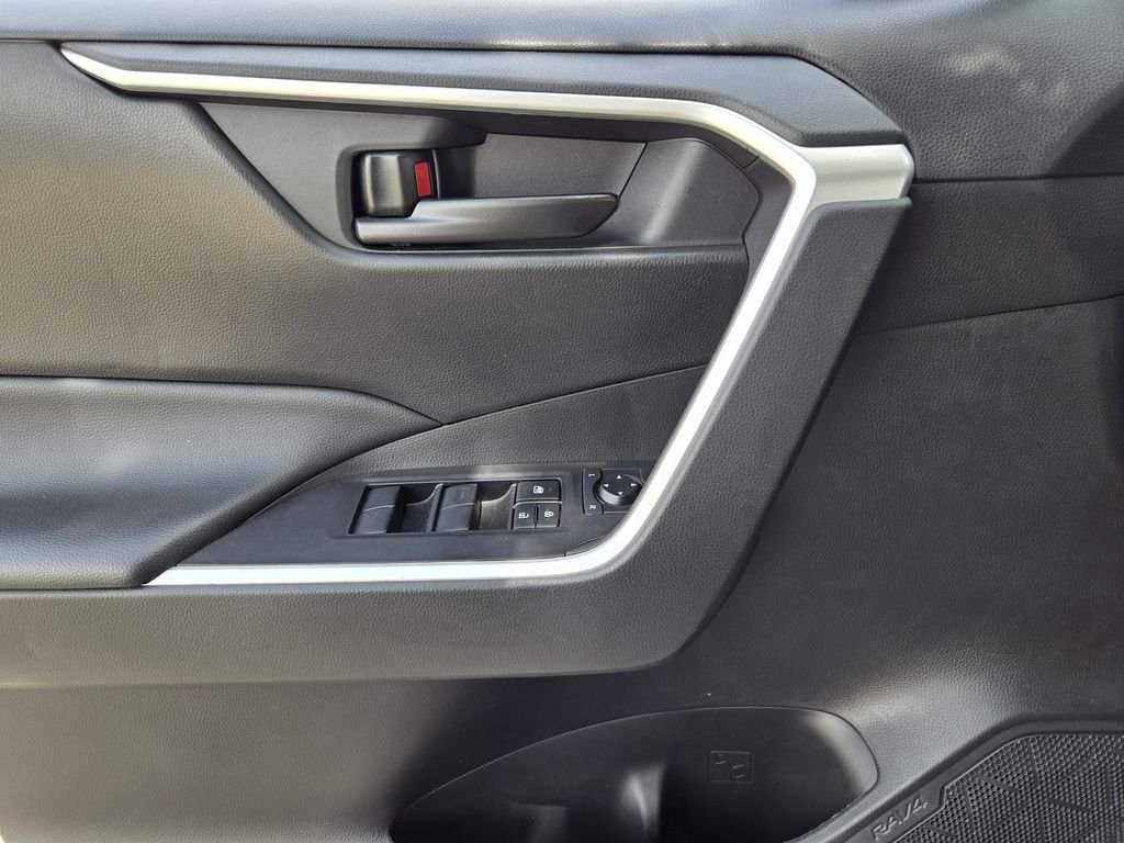 2024 Toyota RAV4 LE - Photo 15