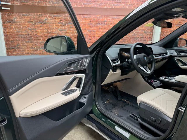 2025 BMW X1 28i - Photo 9