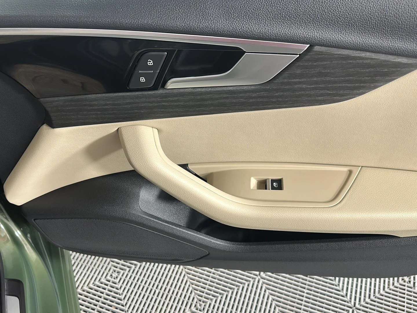 Used 2024 District Green Metallic Audi S line Premium image 5
