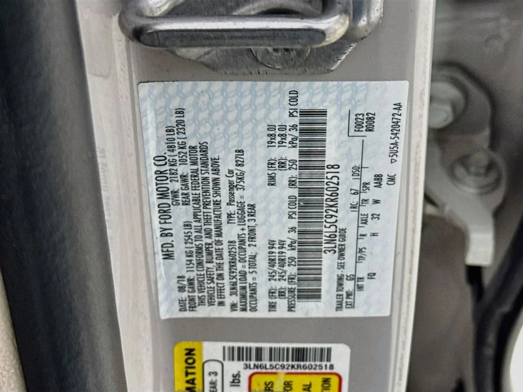 Used 2019 Pearl Metallic Lincoln Reserve image 41