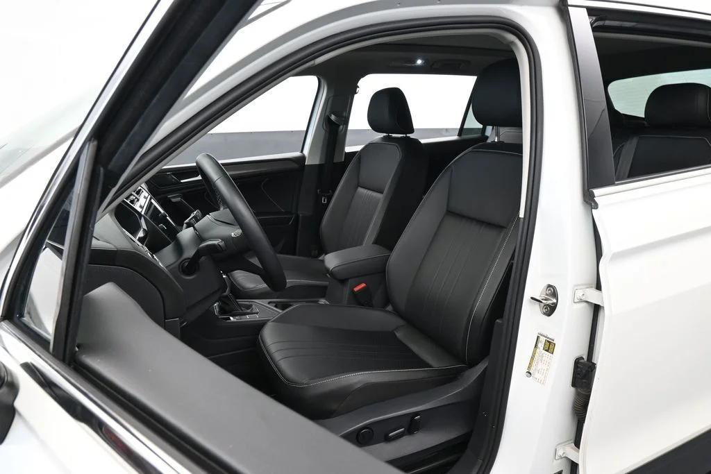 Used 2023 White Volkswagen 2.0T SE image 10