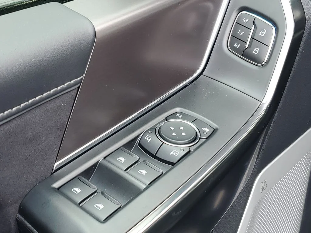 New 2026 Star White Metallic Tri-Coat Ford Platinum® image 21