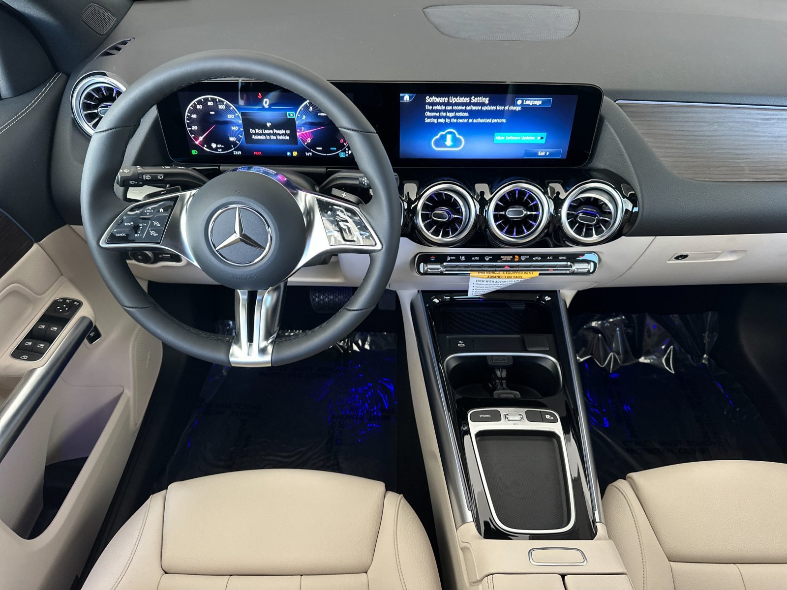 New 2026 MANUFAKTUR Patagonia Red Metallic Mercedes-Benz 250 image 3