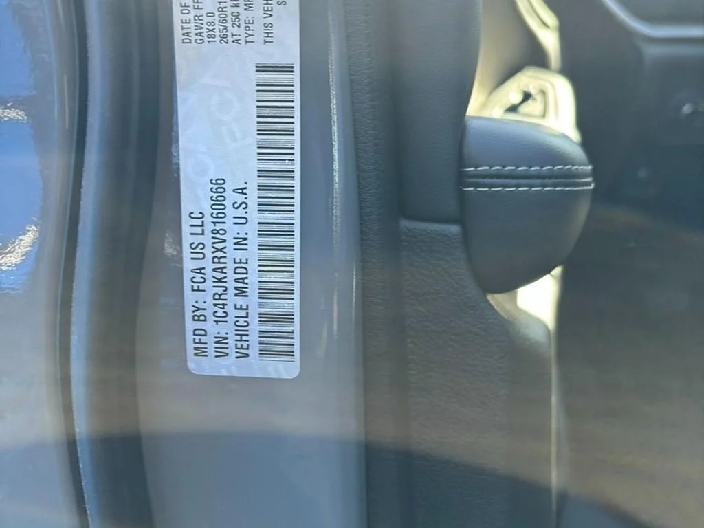 New 2027 Sting-Gray Clear-Coat Paint Jeep Laredo Altitude image 8