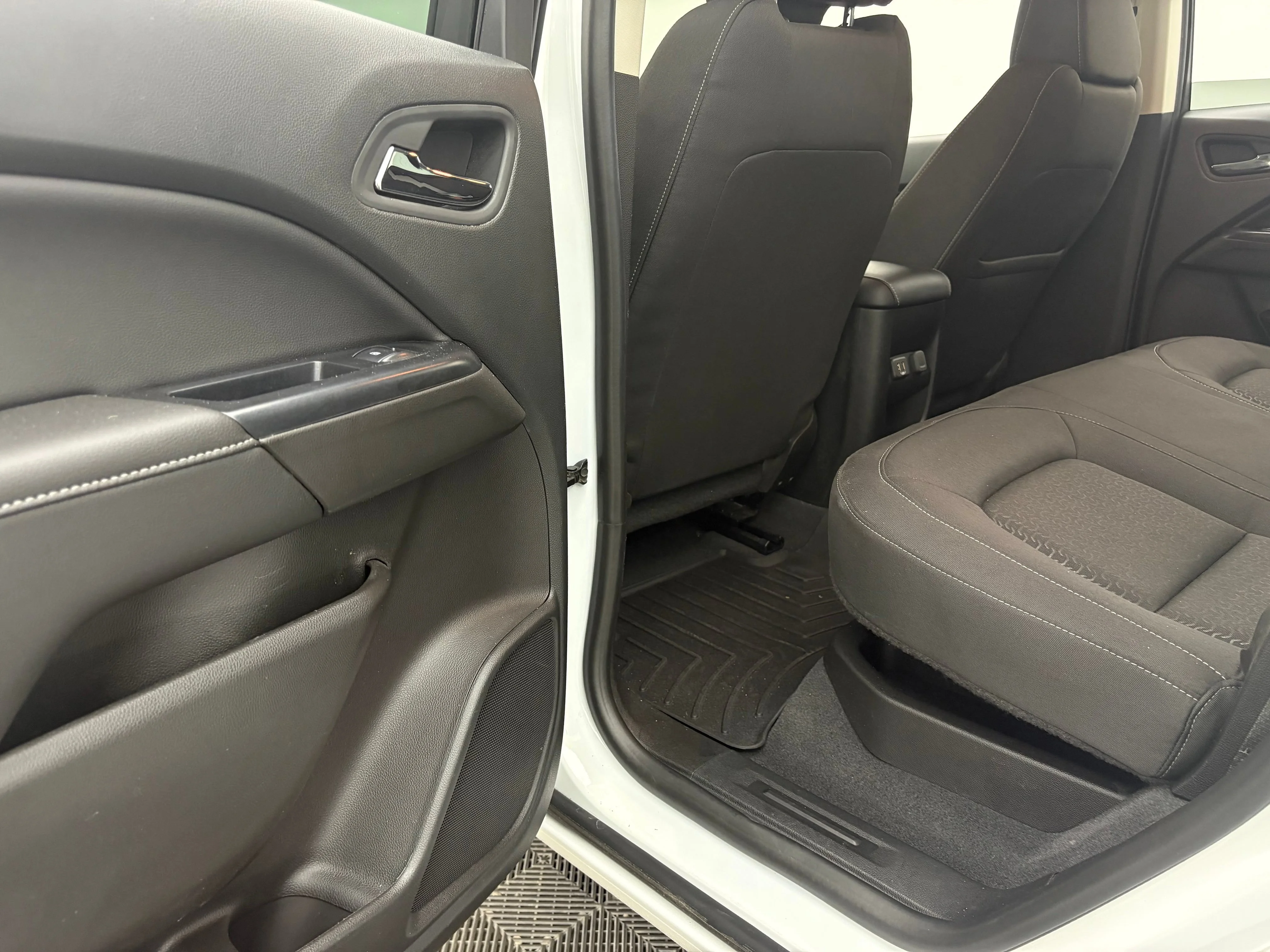 Used 2020 SUMMIT WHITE GMC 4WD SLE image 33