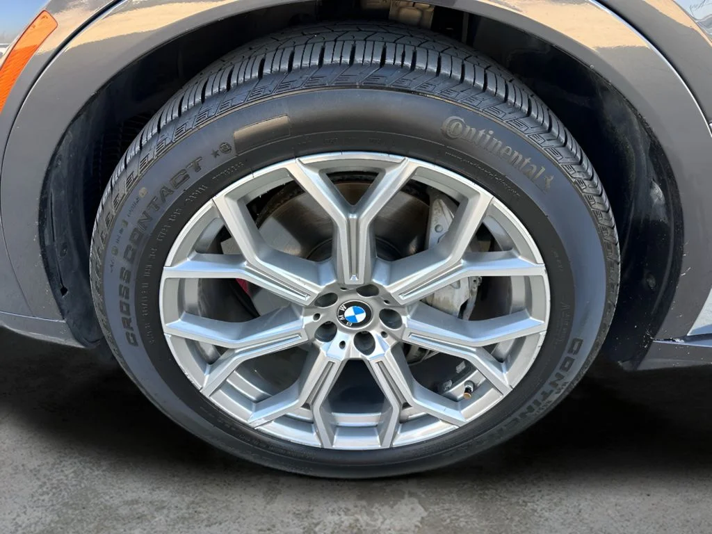 Used 2019 Dark Graphite Metallic BMW xDrive40i image 33
