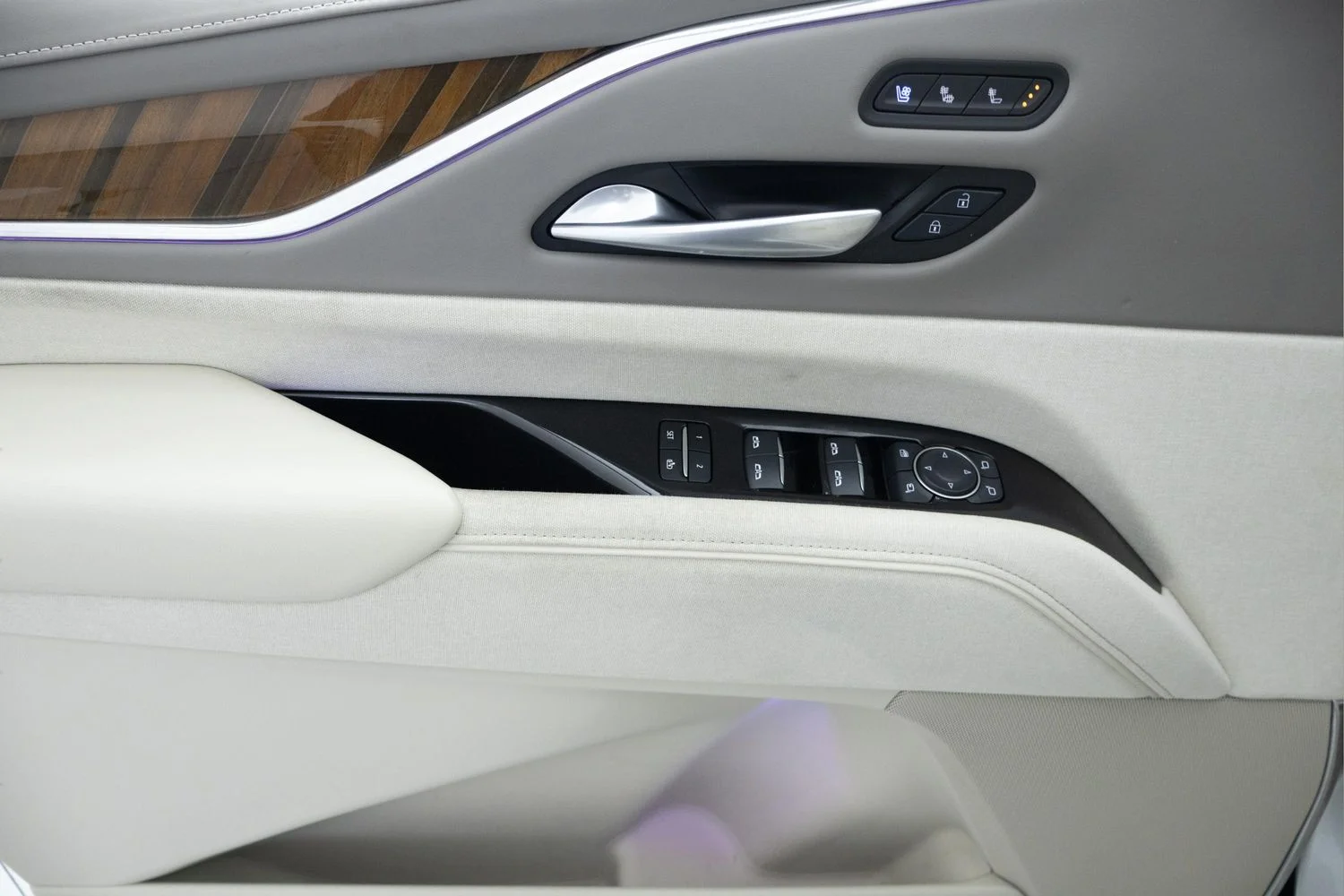 Certified Used 2024 White Cadillac Sport Platinum image 27