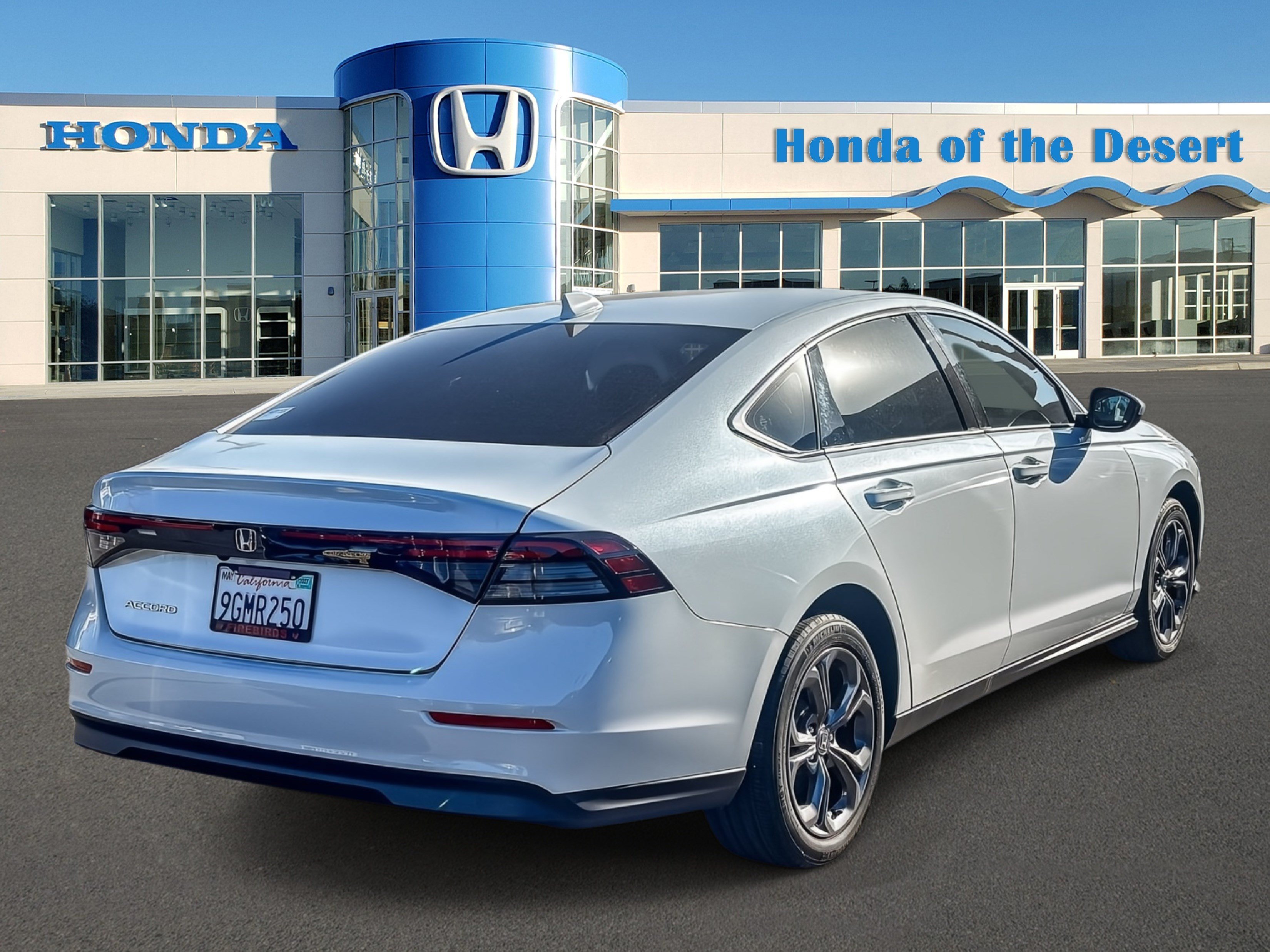 Used 2023 Platinum White Pearl Honda EX image 6