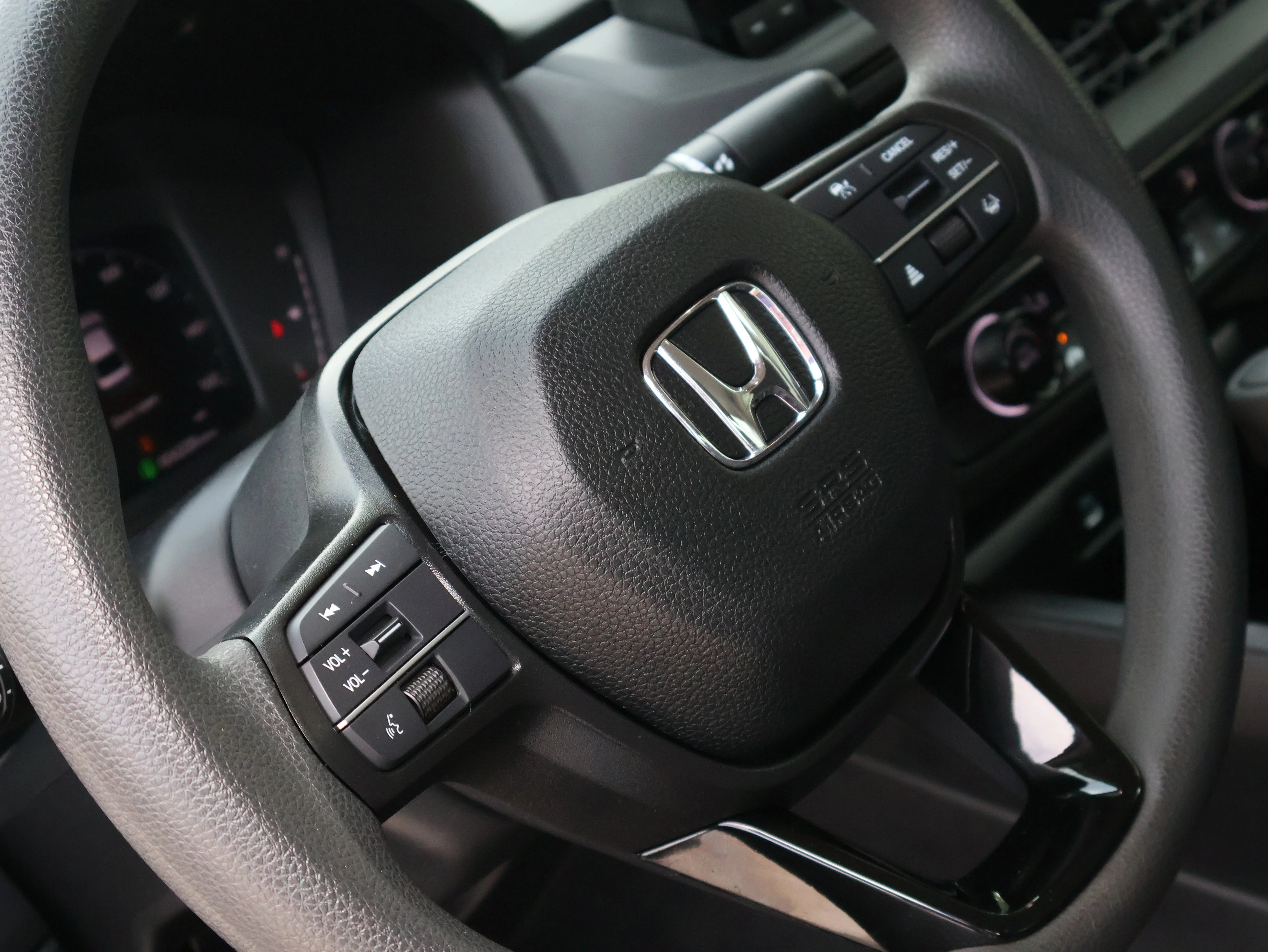 Used 2025 Solar Silver Metallic Honda LX image 22