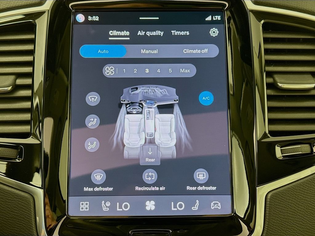 Used 2023 Black Volvo B6 Plus 6-Seater image 17