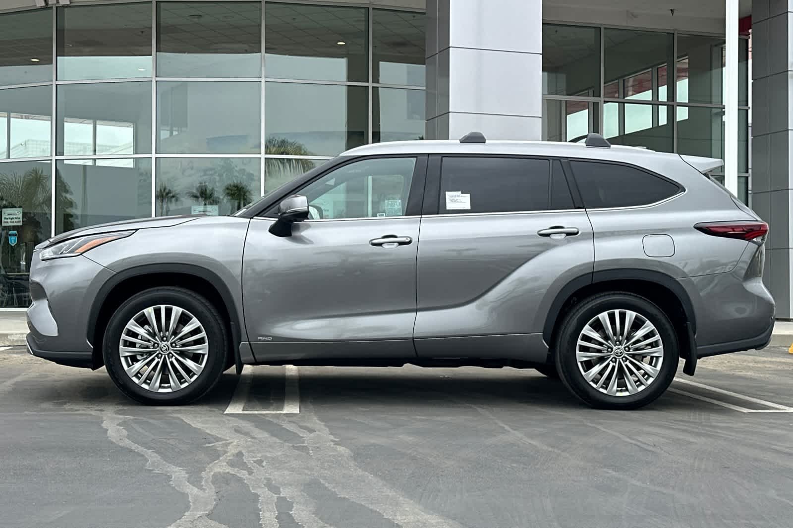 New 2026 Heavy Metal <sup>1</sup> Toyota  Platinum image 7
