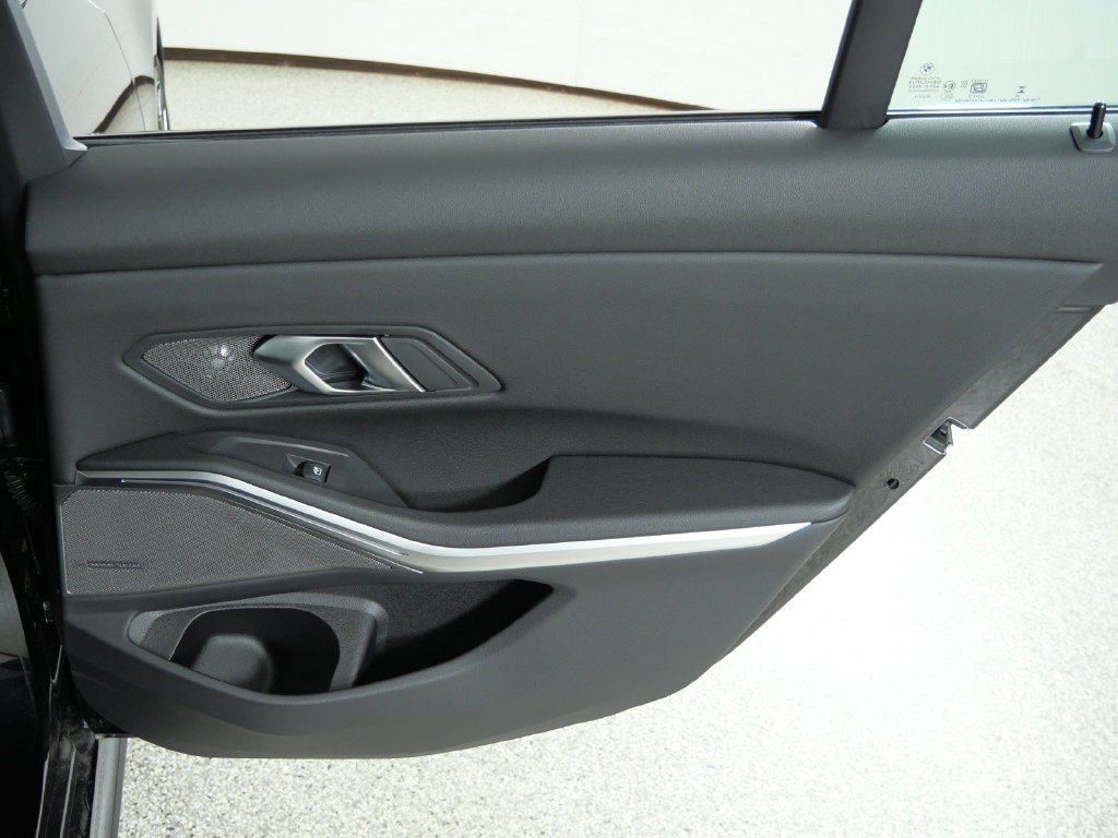 New 2026 Black Sapphire Metallic BMW 330i xDrive image 24