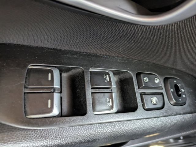 Used 2018 White Kia Plus image 22