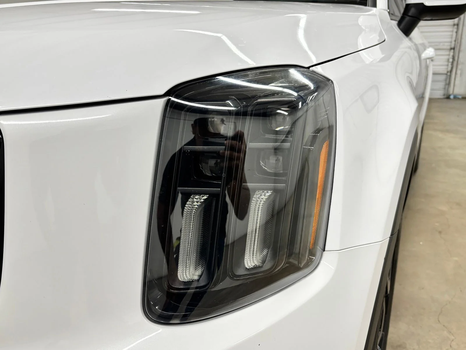 Used 2024 White Kia EX X-Line image 9
