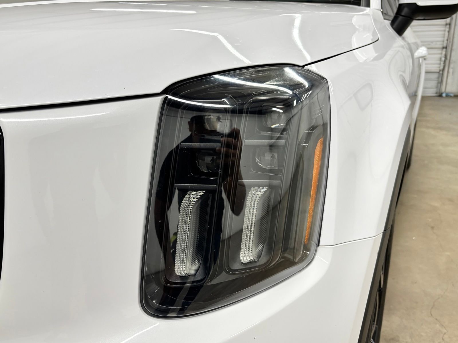 Used 2024 White Kia EX X-Line image 9