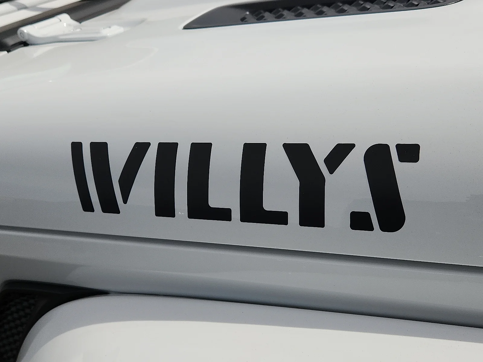 New 2027 Bright White Clear-Coat Paint Jeep WILLYS 4X4 image 8