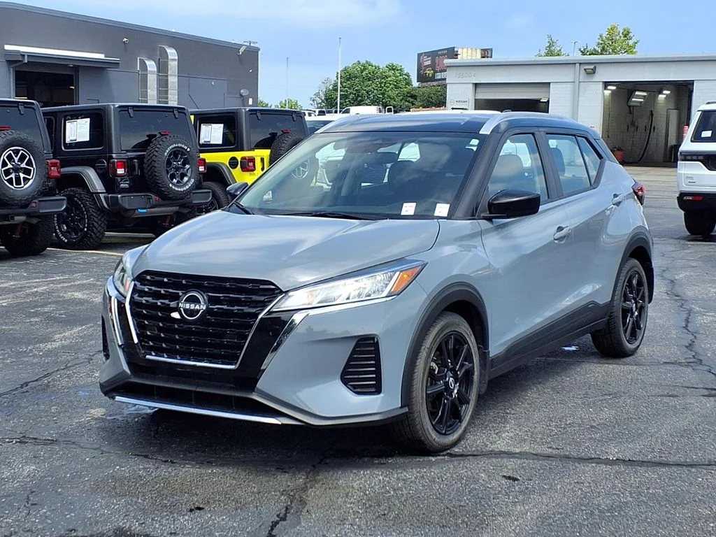 Used 2023 Nissan Kicks SV with VIN 3N1CP5CV1PL538381 for sale in Kansas City