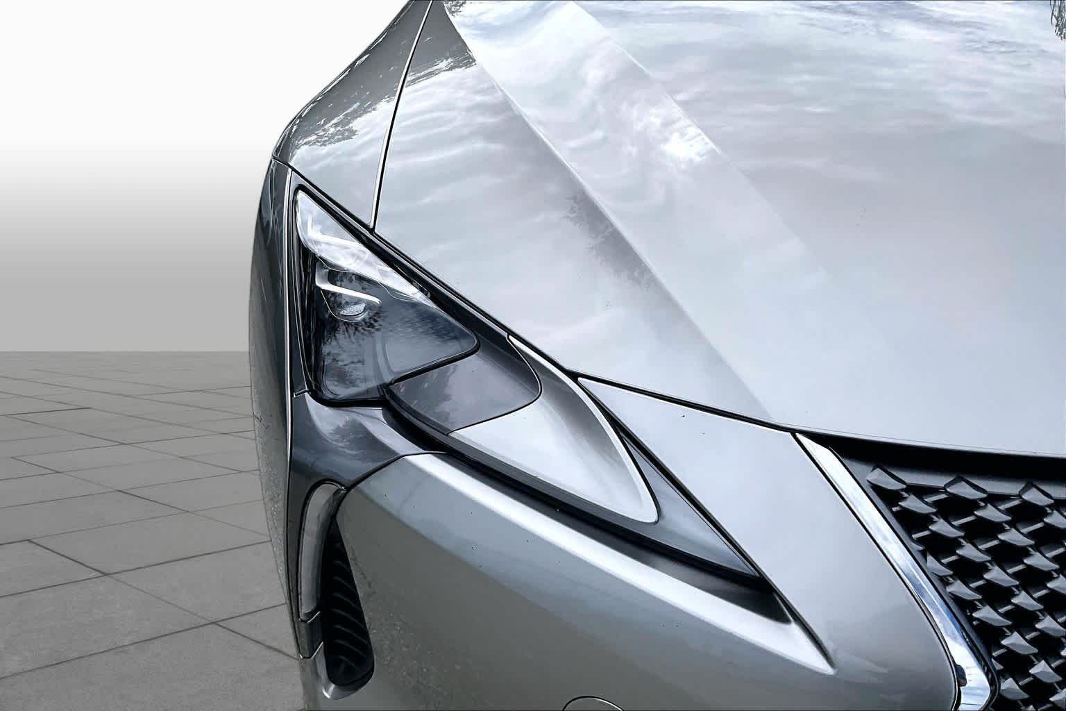 Used 2019 Atomic Silver Lexus  image 28