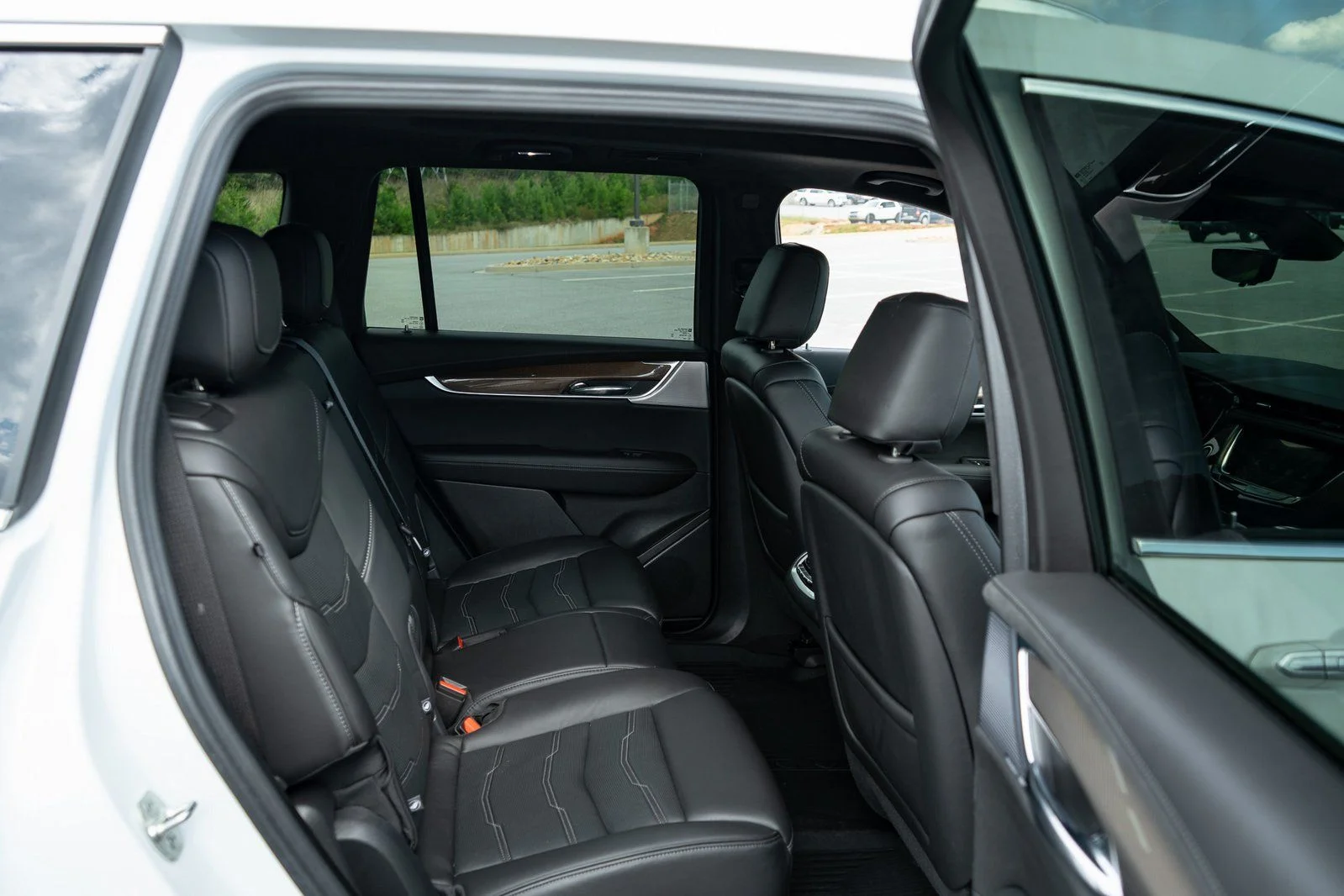 Used 2024 White Cadillac Premium Luxury image 22