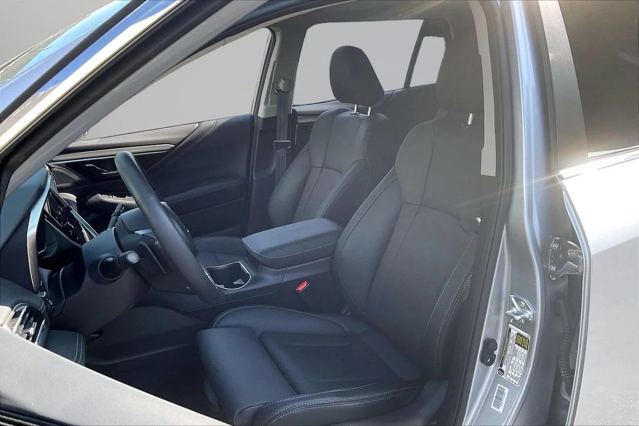 Certified Used 2025 Silver Subaru Limited image 22