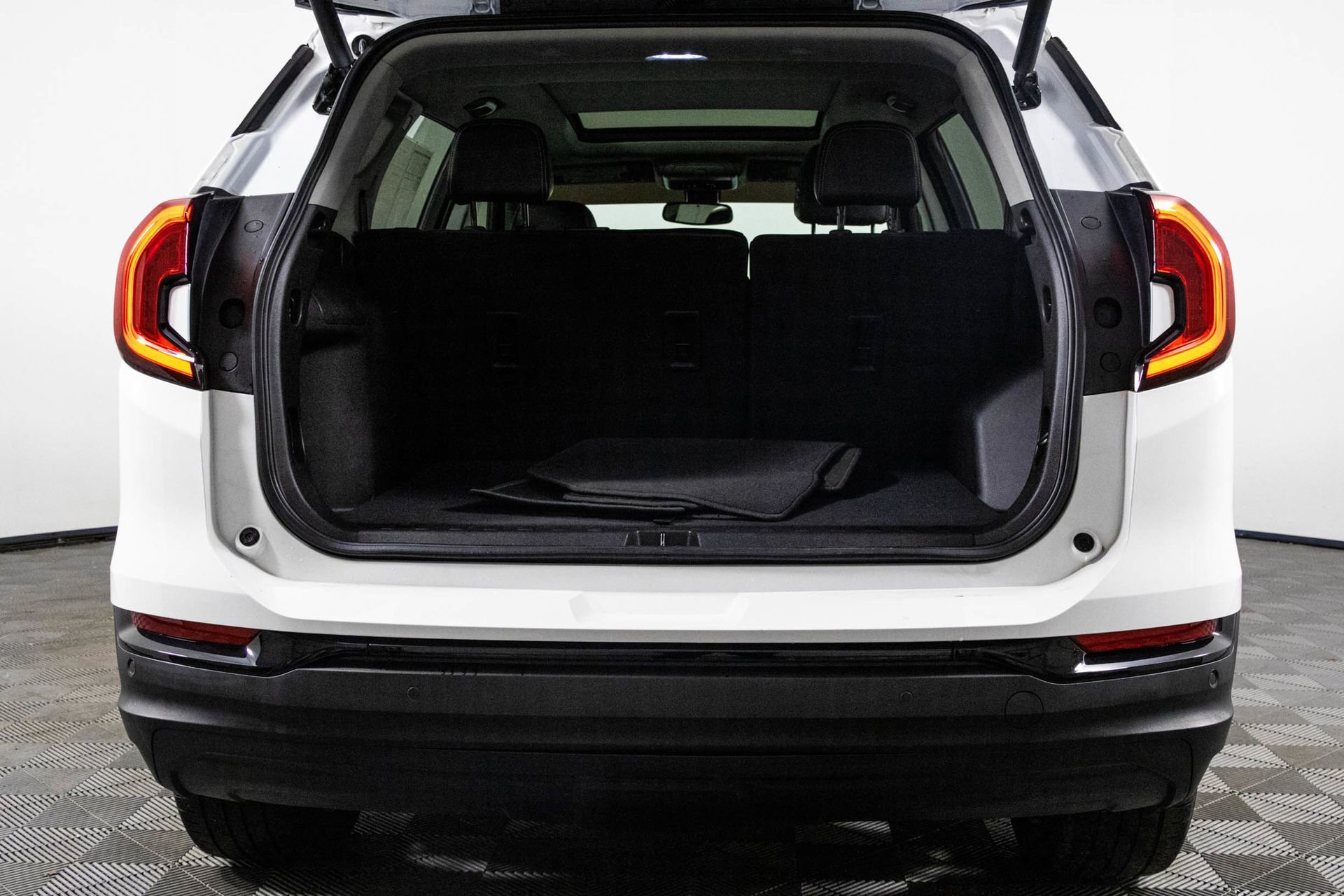 2022 GMC TERRAIN - Image 35