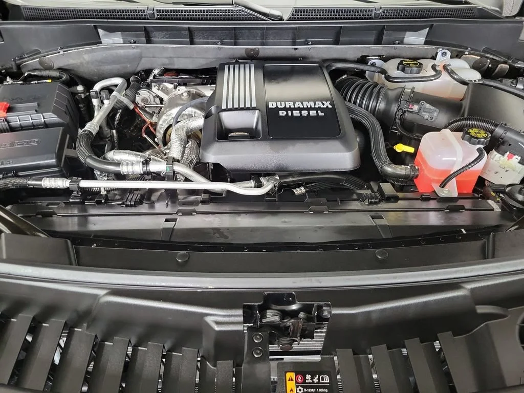 2025 GMC Yukon Denali - Photo 28