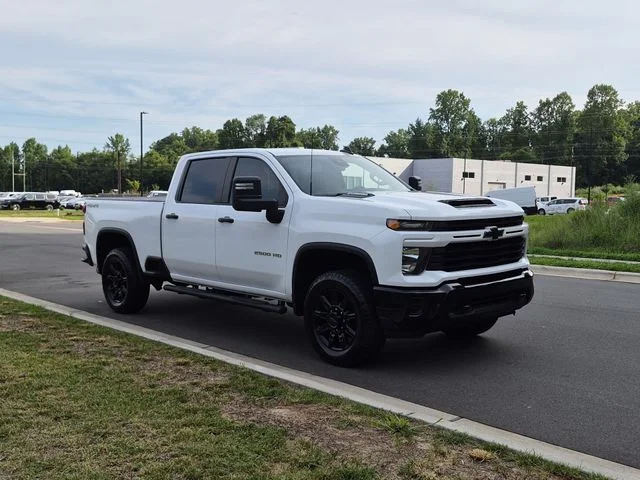 Used 2024 White Chevrolet Custom image 15