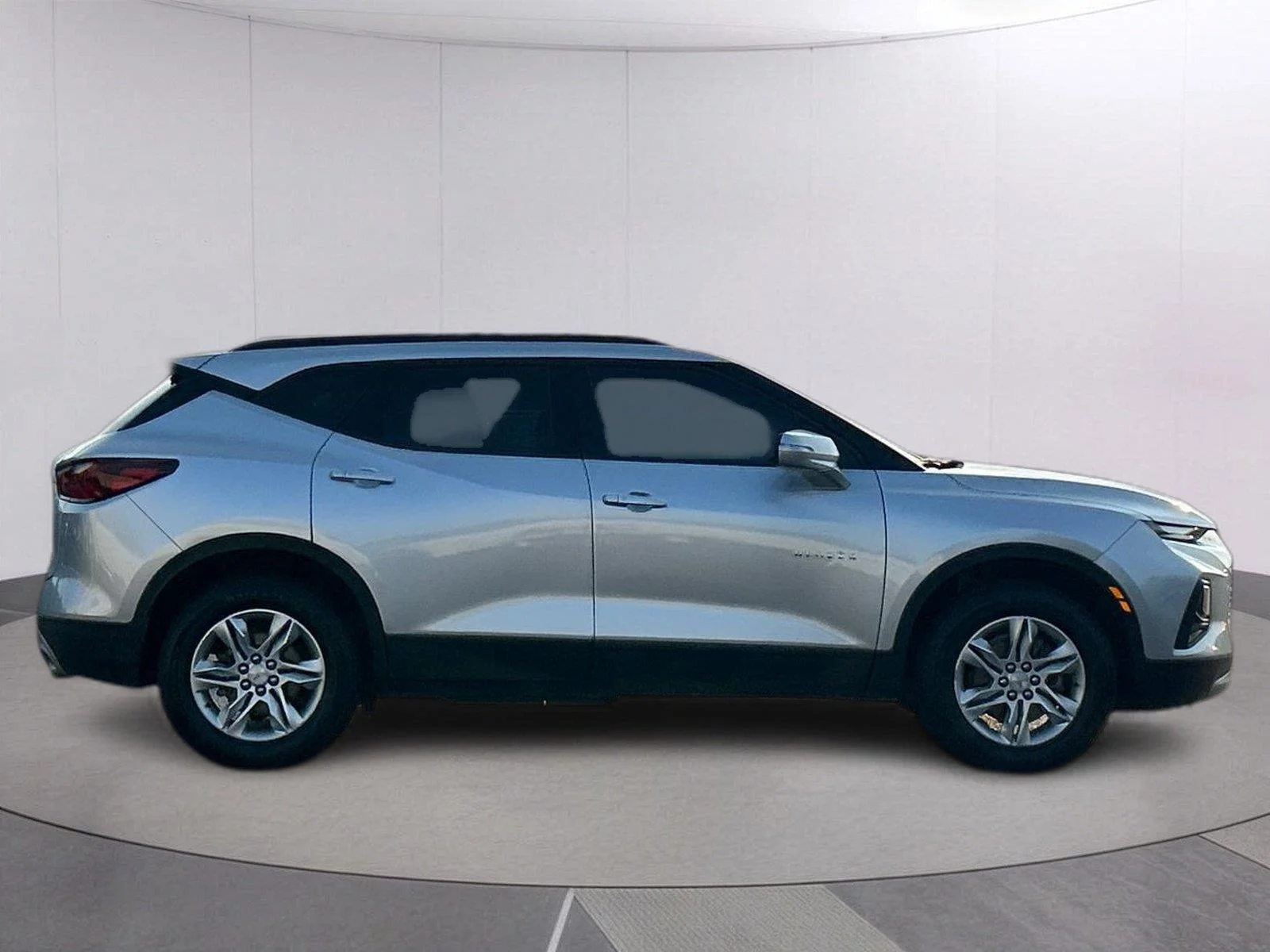 Used 2021 SILVER ICE METALLIC Chevrolet LT image 8