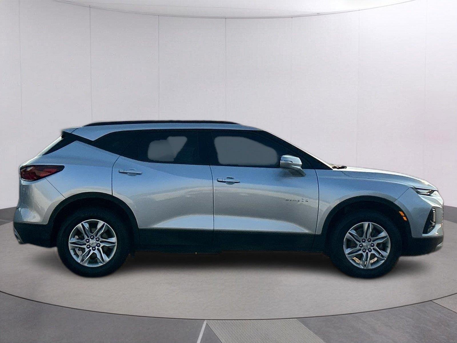 Used 2021 SILVER ICE METALLIC Chevrolet LT image 8