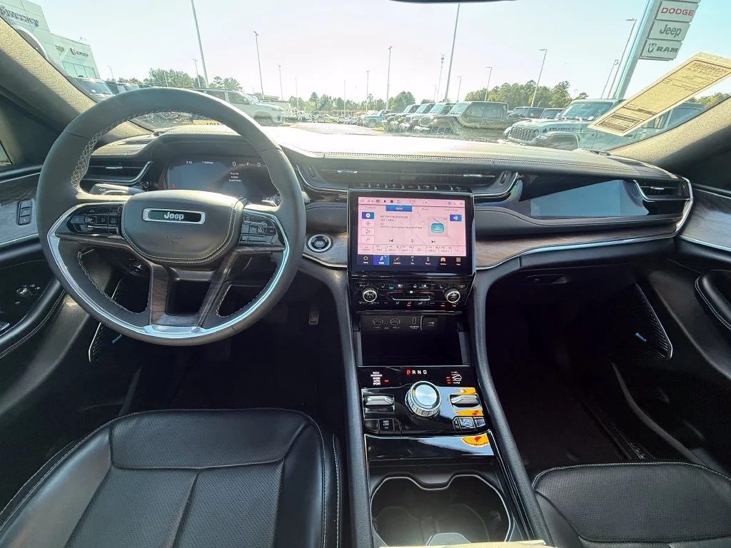 Used 2023 White Jeep Overland image 7