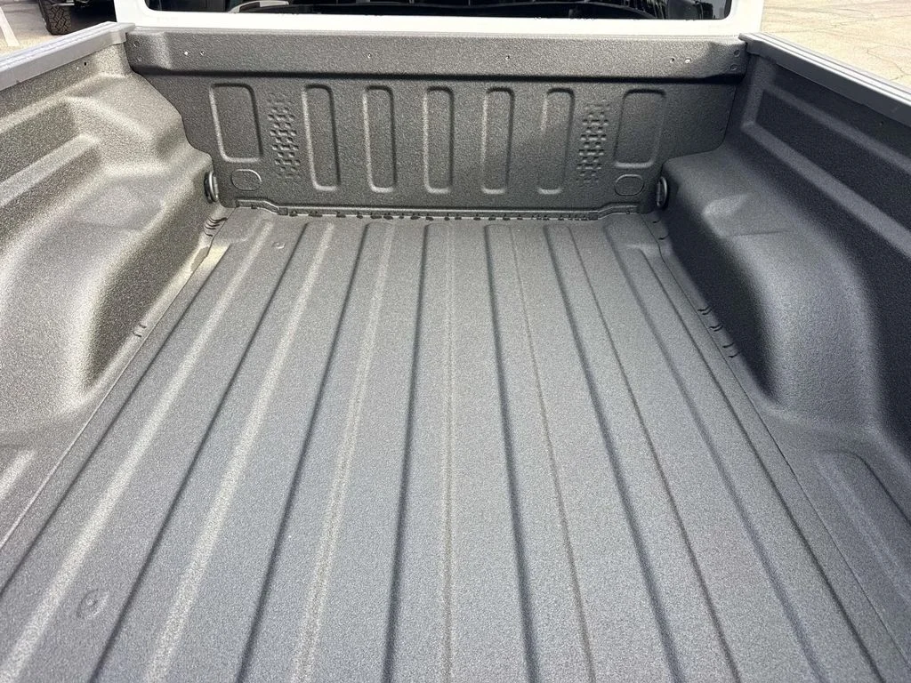 New 2026 White Jeep Mojave image 5